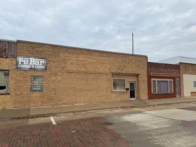/international/us/945-3rd-ave-sibley-ia-110097765761/