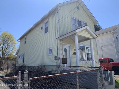 /international/us/24-willow-street-plymouth-pa-110107761763/