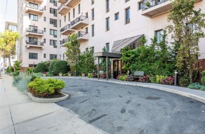 /international/us/100-w-broadway-long-beach-ny-110107433141/