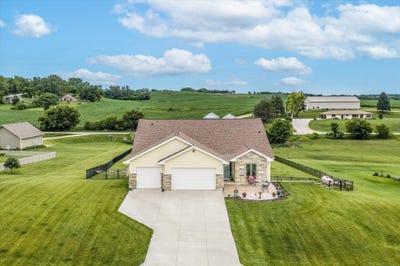 /international/us/2459-mulligan-trail-logan-ia-110109167516/