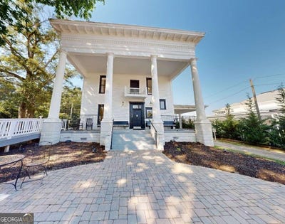 /international/us/1029-s-elm-street-commerce-ga-110108178156/