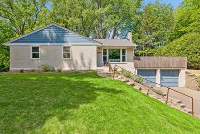 /international/us/2579-cypress-street-maplewood-mn-110108383297/