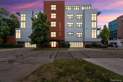 /international/us/100-n-center-street-royal-oak-mi-110109110915/