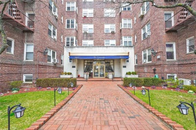/international/us/106-15-queens-boulevard-forest-hills-ny-110097967285/