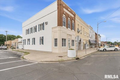 /international/us/174-w-center-street-girard-il-110108826715/