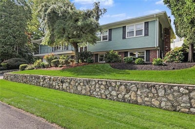 /international/us/14-sweet-hill-drive-johnston-ri-110110170313/