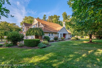 /international/us/1-cottonwood-circle-saugerties-ny-110120449789/
