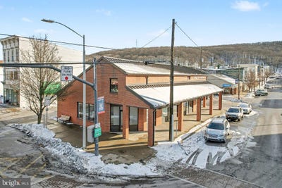 /international/us/main-center-street-mahanoy-city-pa-110109873769/