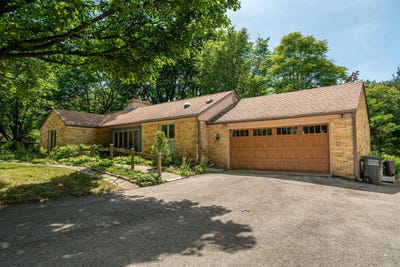/international/us/w276n1875-spring-creek-dr-pewaukee-wi-110108568567/