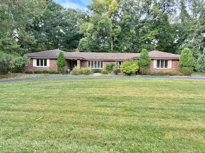 /international/us/24360-s-timberline-trail-crete-il-110103673199/