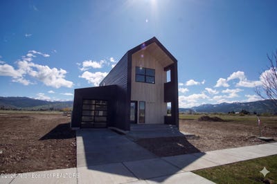 /international/us/8747-windy-ridge-road-victor-id-110101166839/