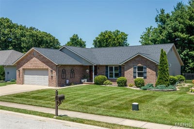 /international/us/105-n-porte-drive-highland-il-110100680638/