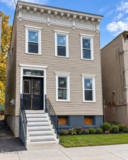 /international/us/502-hudson-avenue-albany-ny-110110197015/