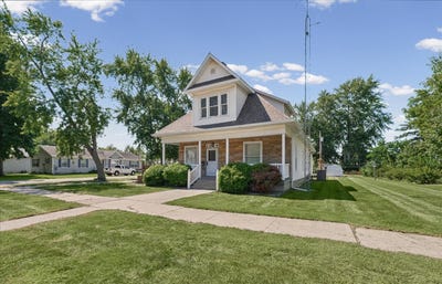 /international/us/102-n-walnut-street-villa-grove-il-110110095659/