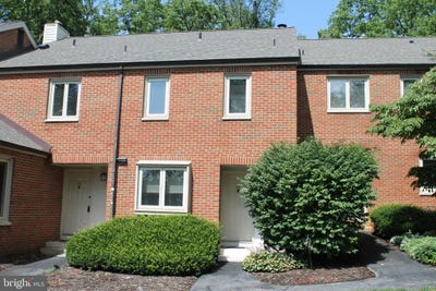 /international/us/23-beechtree-lane-mountville-pa-110101398281/