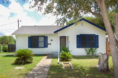 /international/us/201-s-alta-vista-street-beeville-tx-110107910357/
