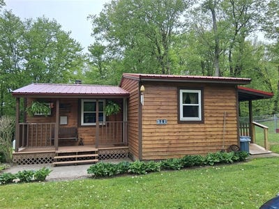 /international/us/111-johns-drive-smithville-flats-ny-110108267571/