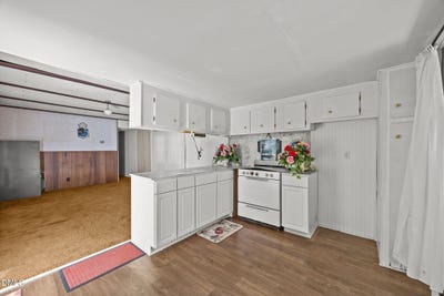 /international/us/21-graystone-ridge-road-leasburg-nc-110102417483/