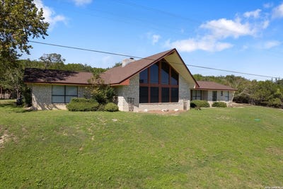 /international/us/2044-medina-hwy-kerrville-tx-110120483536/