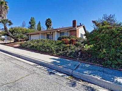 /international/us/1990-golden-circle-escondido-ca-110108079048/