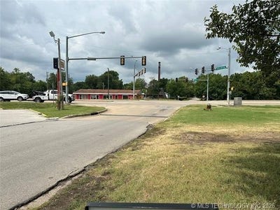 /international/us/917-martin-luther-king-drive-okmulgee-ok-110105971626/