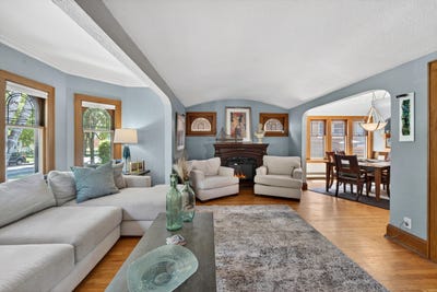 /international/us/3261-s-logan-ave-milwaukee-wi-110108395288/