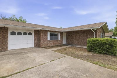 /international/us/301-n-manor-dr-kerrville-tx-110107352001/