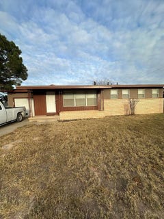 /international/us/1111-w-apache-ave-mccamey-tx-110104514250/