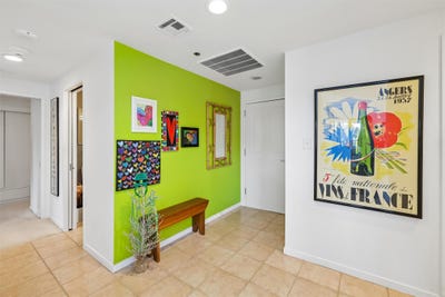 /international/us/3930-grand-avenue-des-moines-ia-110106310969/