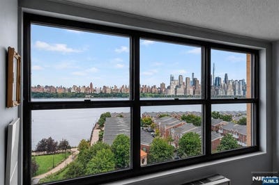/international/us/7004-boulevard-e-guttenberg-nj-110119622326/