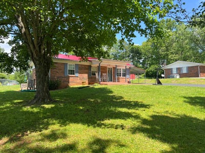 /international/us/246-boss-brown-road-albany-ky-110099402138/