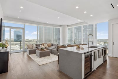 /international/us/7901-windrose-avenue-plano-tx-110120499414/