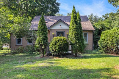 /international/us/1085-2nd-division-street-plainwell-mi-110101124488/