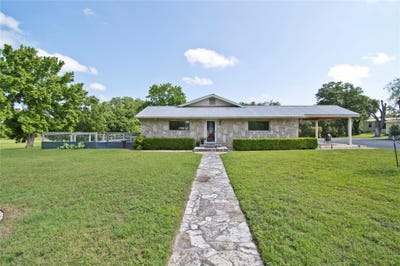 /international/us/702-e-schubert-st-fredericksburg-tx-110108548771/