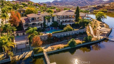 /international/us/21990-village-way-canyon-lake-ca-110096732374/