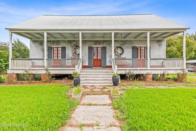 /international/us/205-washington-street-breaux-bridge-la-110101138074/