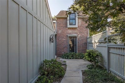 /international/us/4317-w-112th-street-leawood-ks-110120416156/