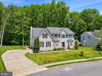 /international/us/4-taisley-lane-burlington-nj-110108220231/