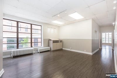 /international/us/348-360-360-bloomfield-avenue-montclair-nj-110097133935/?lang=pt