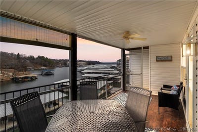 /international/us/40-lighthouse-road-lake-ozark-mo-110105776469/
