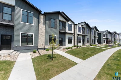 /international/us/8621-w-shoreline-pl-sioux-falls-sd-110100311379/