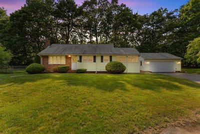 /international/us/28-windsor-cir-brockton-ma-110100339901/