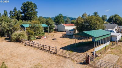 /international/us/s-3rd-st-lakeside-or-110101638036/