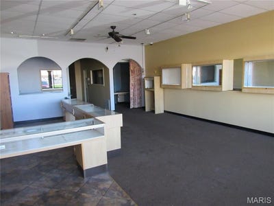 /international/us/219-e-center-drive-alton-il-110107722801/