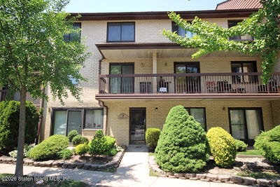 /international/us/18-windham-loop-staten-island-ny-110108140975/