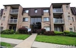 /international/us/520-kennedy-drive-spring-valley-ny-110109183855/