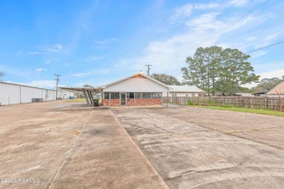 /international/us/631-s-main-street-breaux-bridge-la-110106228535/