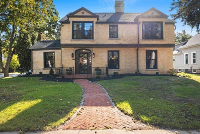 /international/us/526-n-broadway-street-de-pere-wi-110110375444/