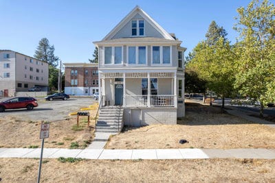 /international/us/422-4th-st-cheney-wa-110105358164/