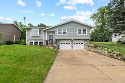 /international/us/405-hampton-drive-williamsburg-ia-110100423386/